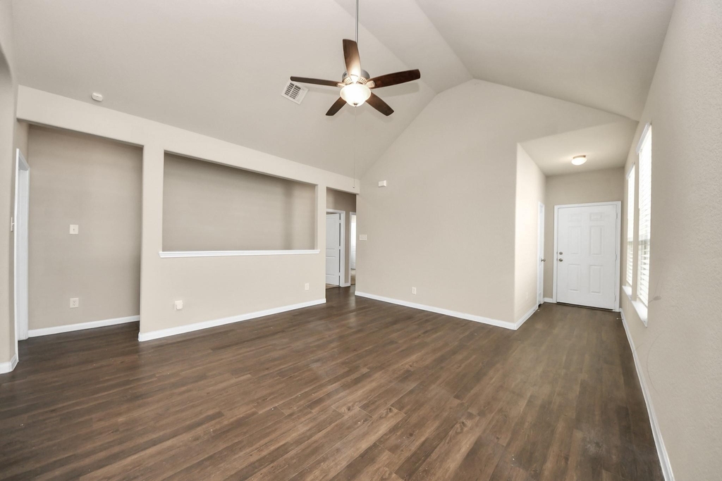 17630 Holroyd Road - Photo 6