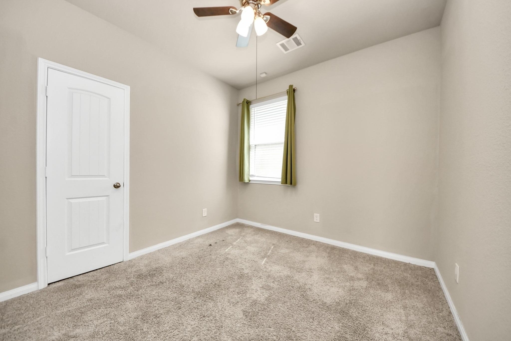 17630 Holroyd Road - Photo 16