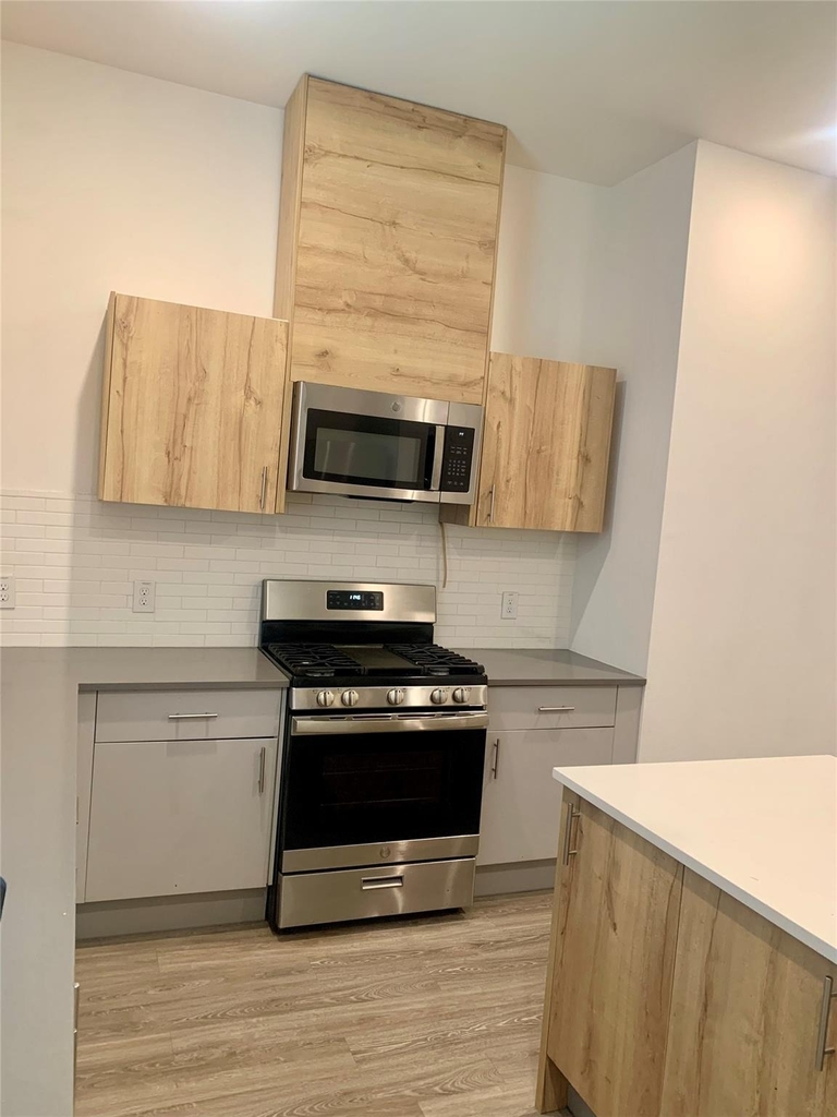 10209 Las Nubes Avenue - Photo 3