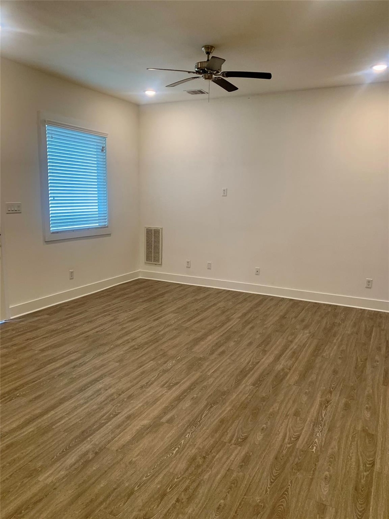 10209 Las Nubes Avenue - Photo 7