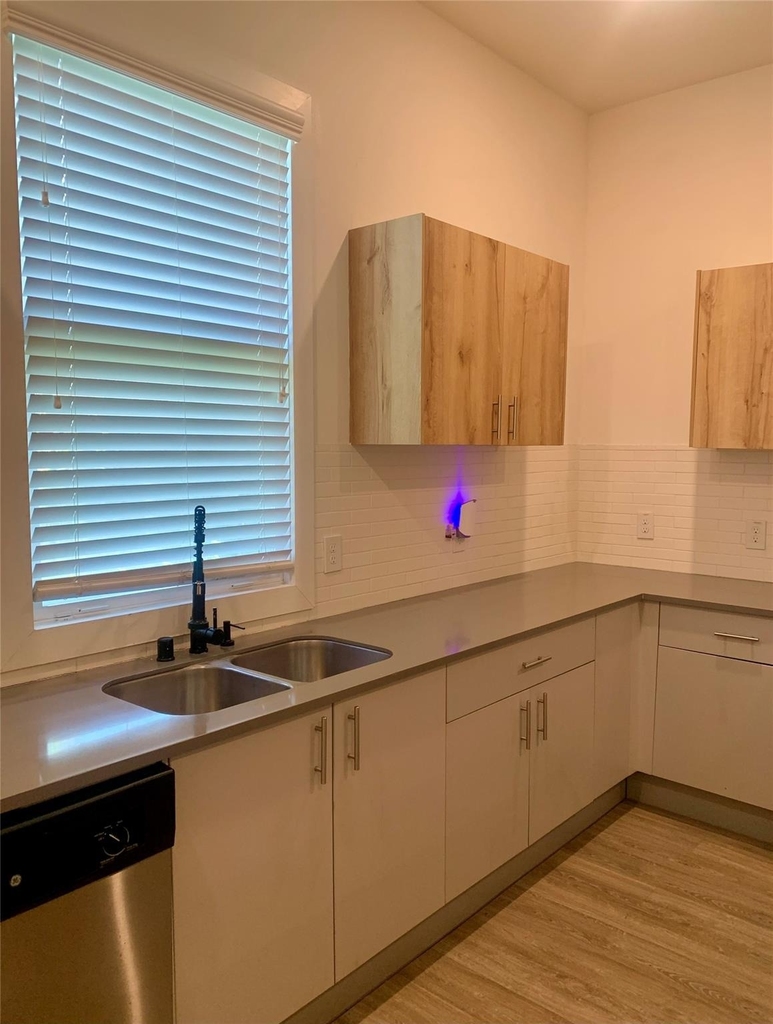 10209 Las Nubes Avenue - Photo 4