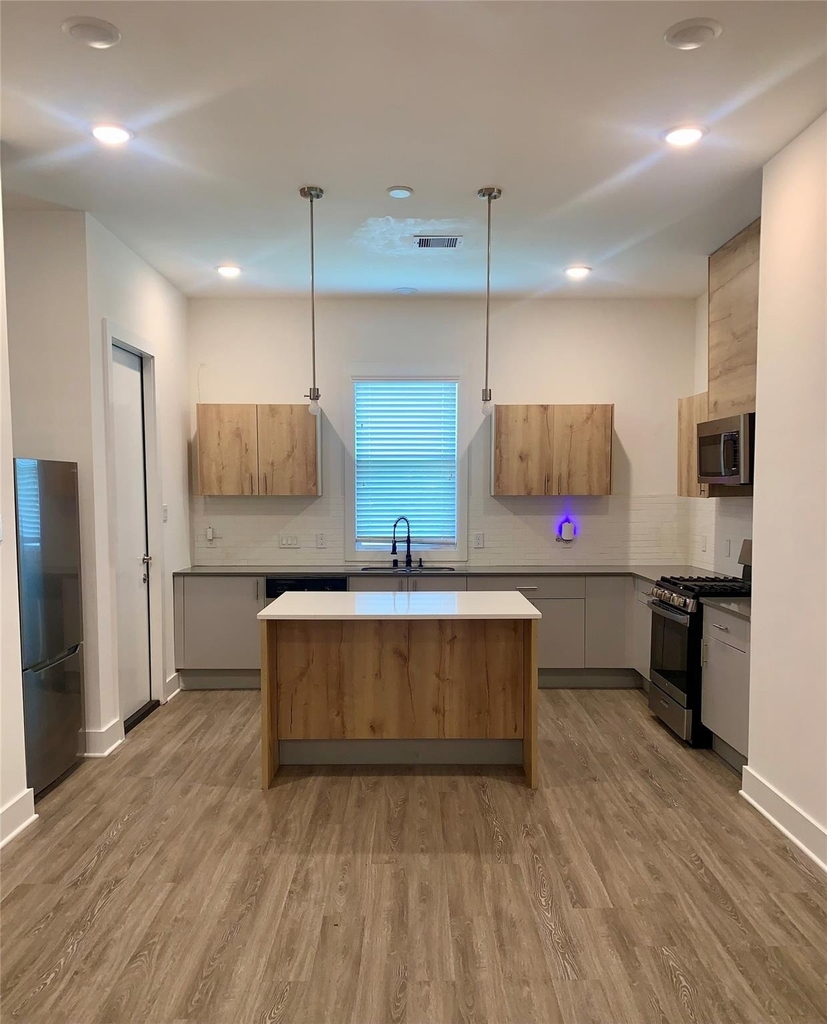 10209 Las Nubes Avenue - Photo 2