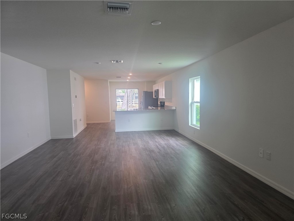 878 Friendship Circle - Photo 2