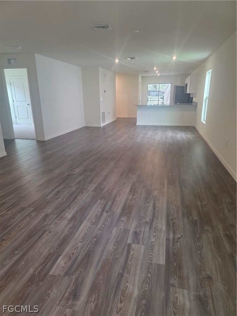 878 Friendship Circle - Photo 3