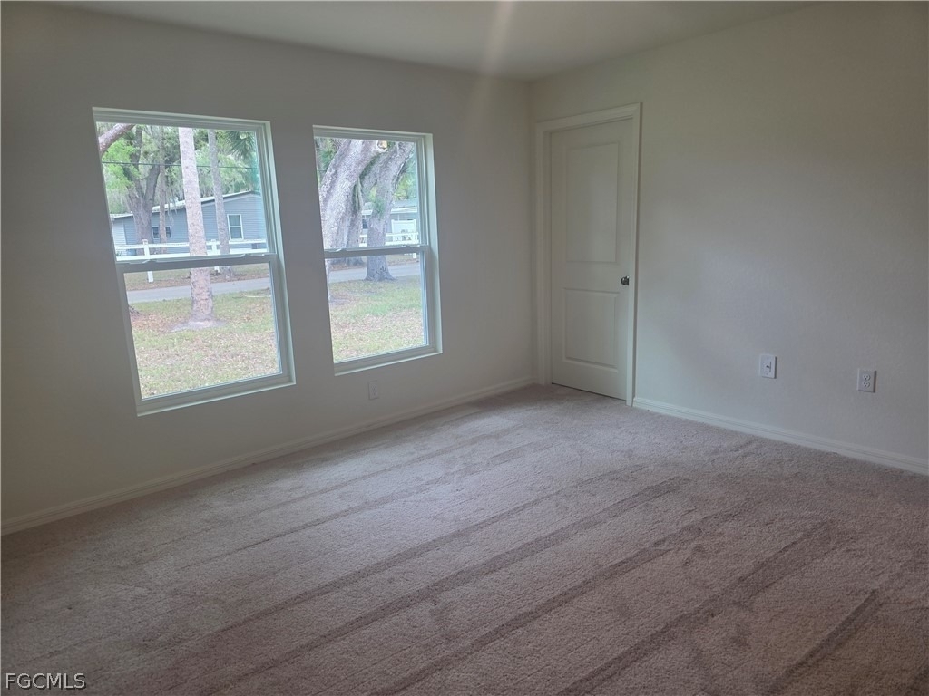 878 Friendship Circle - Photo 4