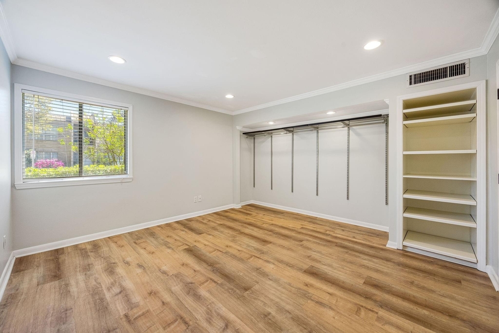 1114 Augusta Drive - Photo 3