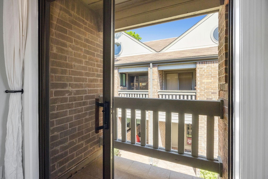 1114 Augusta Drive - Photo 11