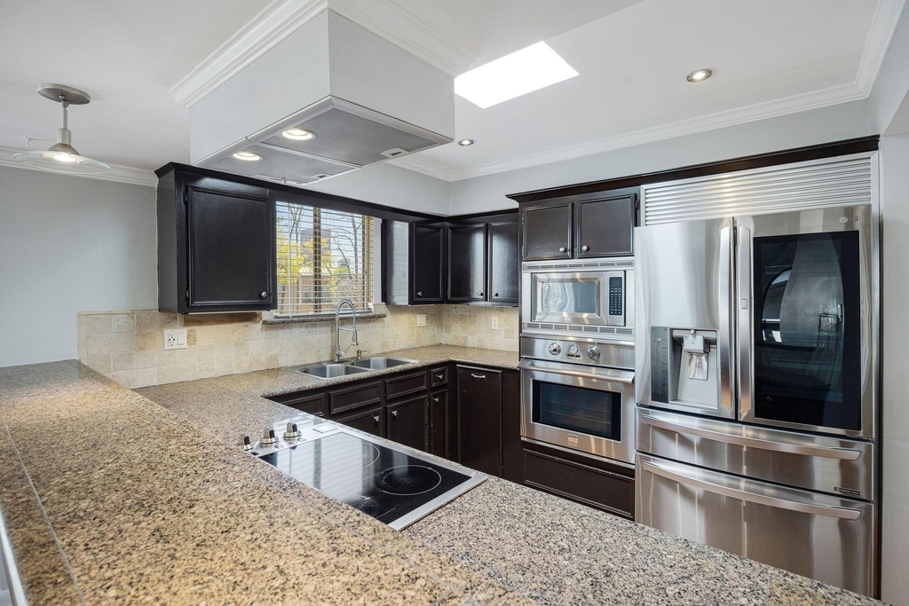 1114 Augusta Drive - Photo 9