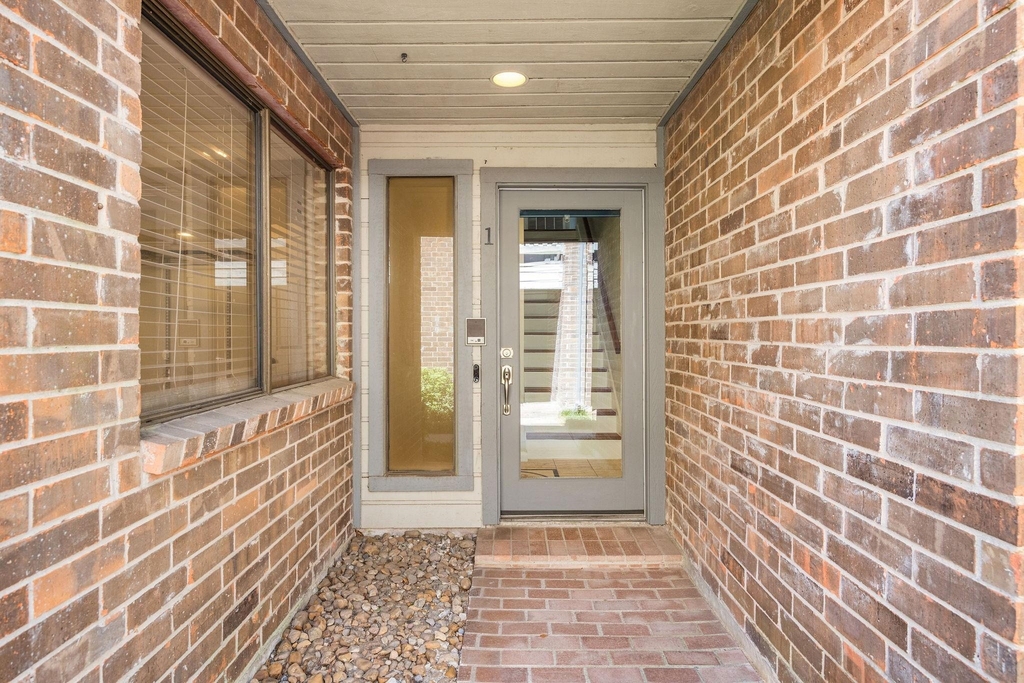 1114 Augusta Drive - Photo 2