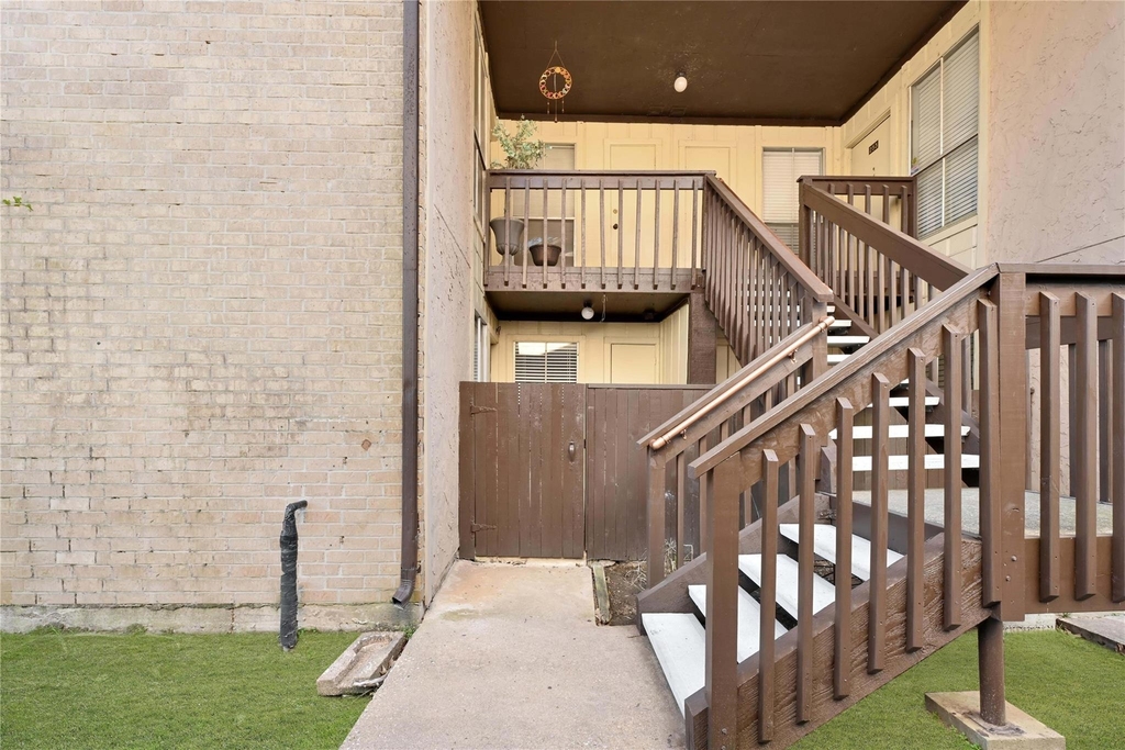 1500 Bay Area Boulevard - Photo 12
