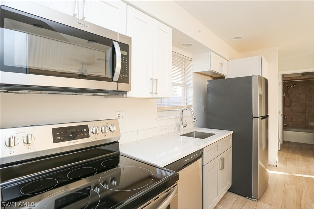 521 96th Avenue N - Photo 6
