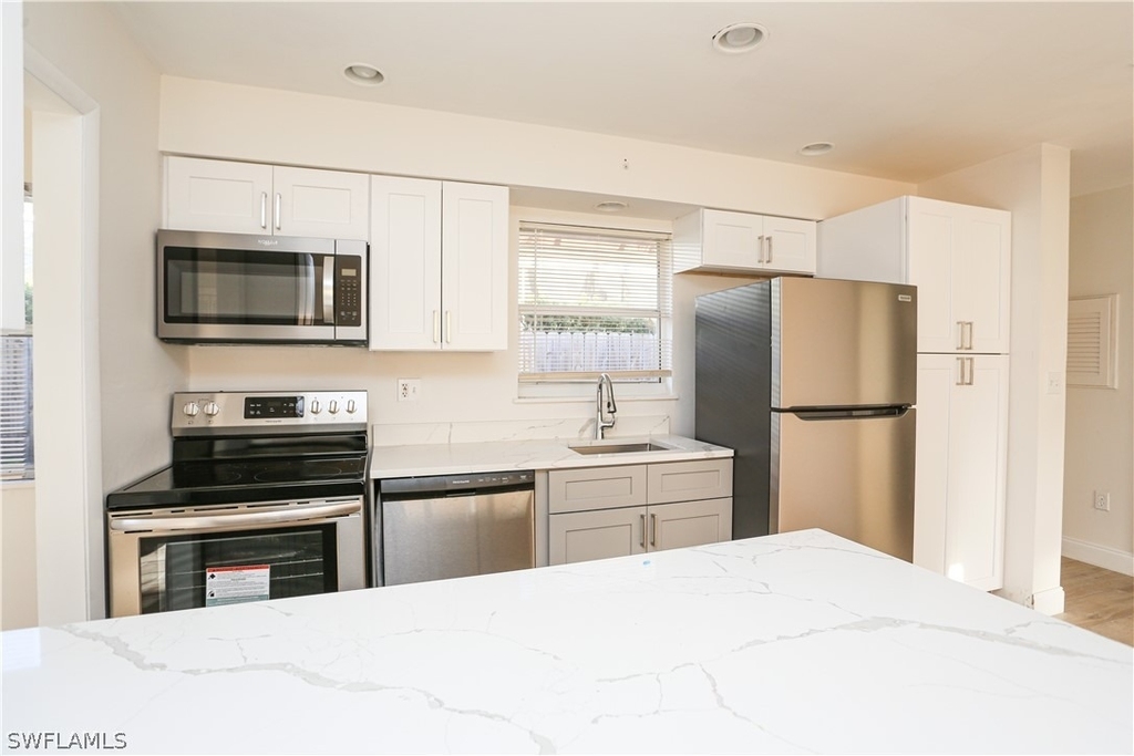 521 96th Avenue N - Photo 3