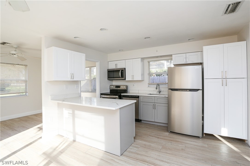 521 96th Avenue N - Photo 2