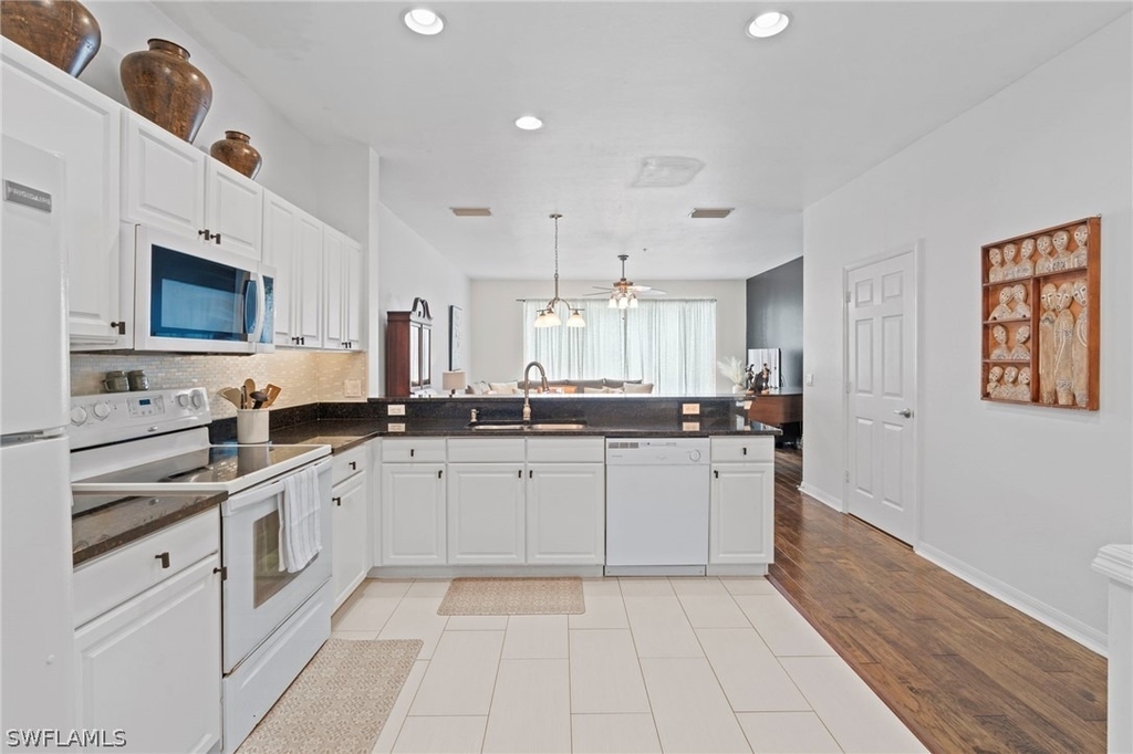 941 Hampton Circle - Photo 6