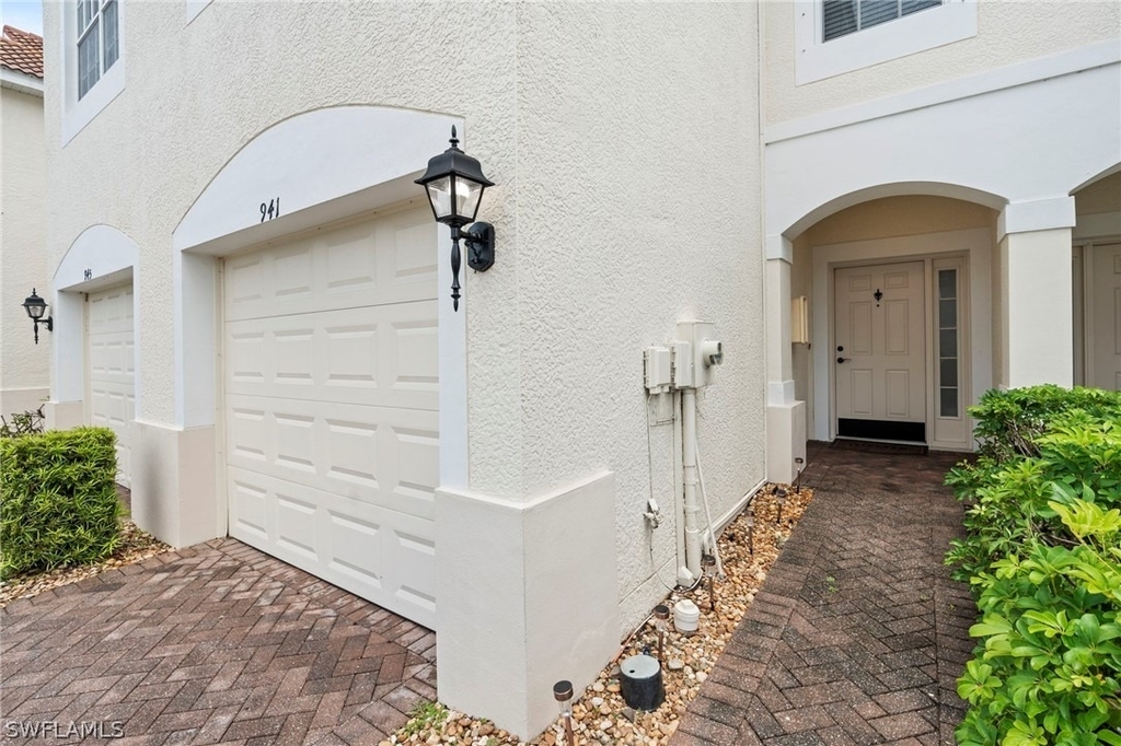 941 Hampton Circle - Photo 5