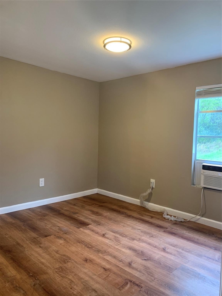1354 Fm 405 - Photo 6