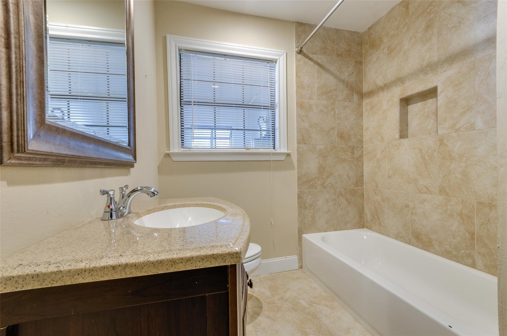 236 W 31st Street - Photo 21