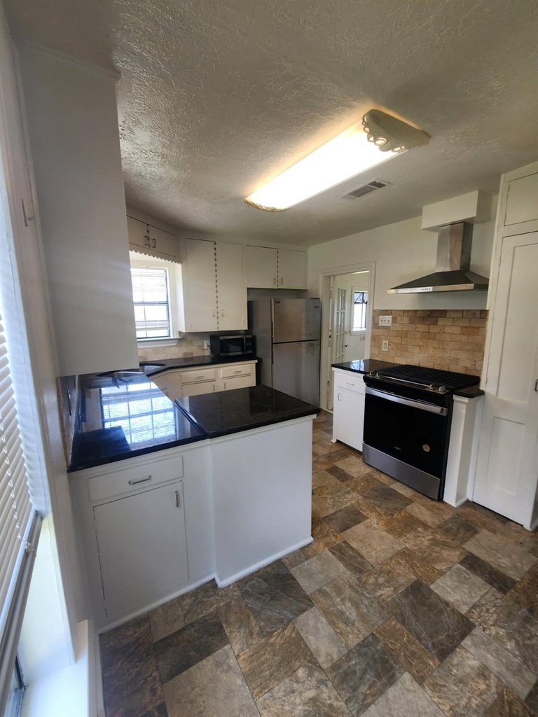 236 W 31st Street - Photo 33