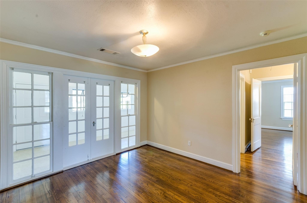236 W 31st Street - Photo 9