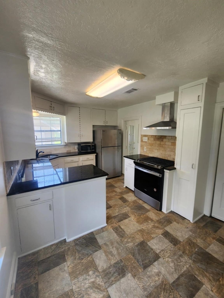 236 W 31st Street - Photo 35