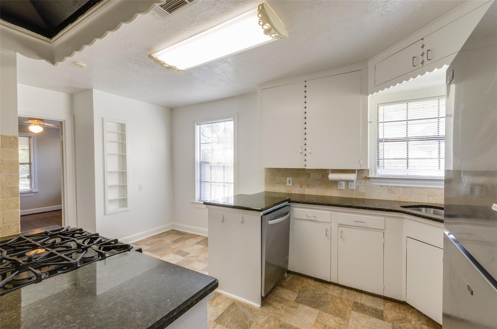 236 W 31st Street - Photo 36