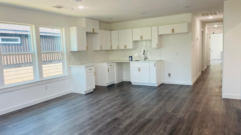 8414 Sandra St - Photo 1