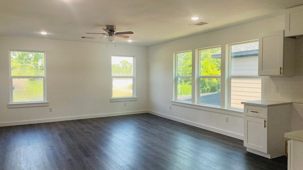 8414 Sandra St - Photo 2