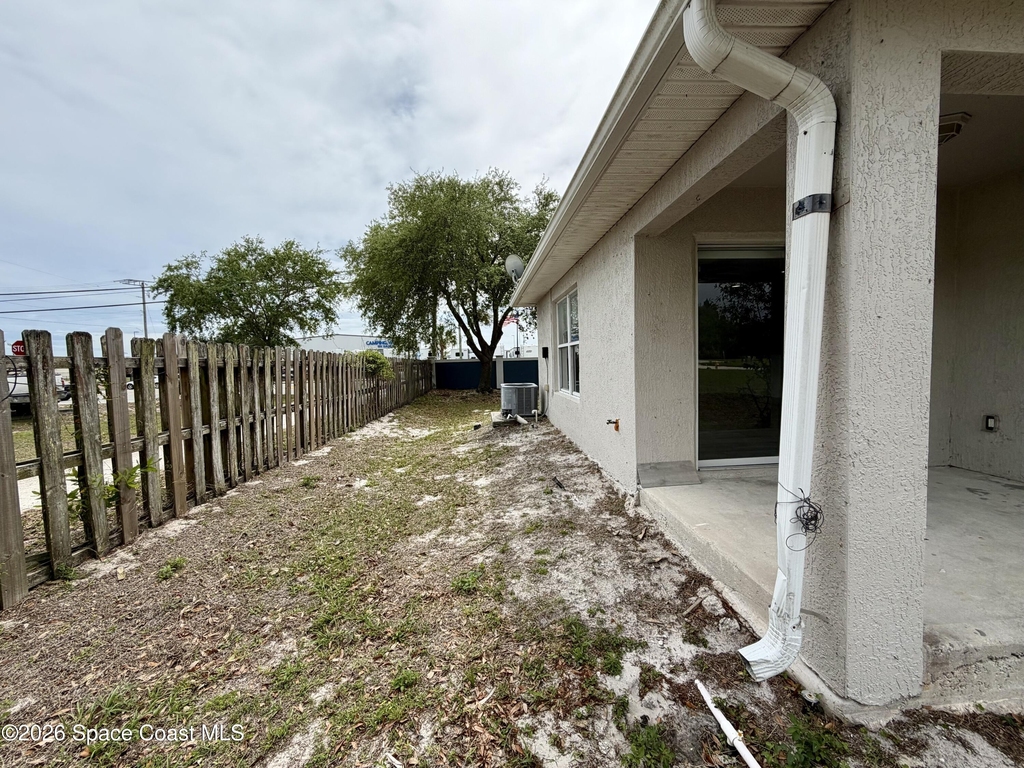 915 Twisting Branch Court - Photo 2
