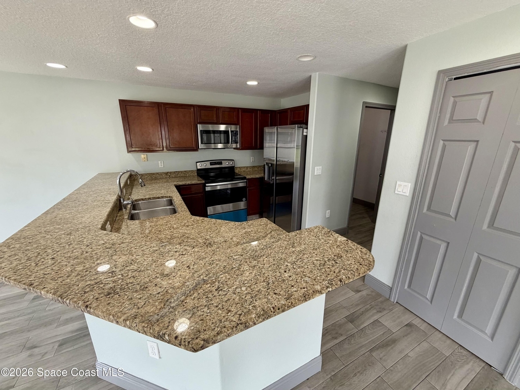 915 Twisting Branch Court - Photo 7