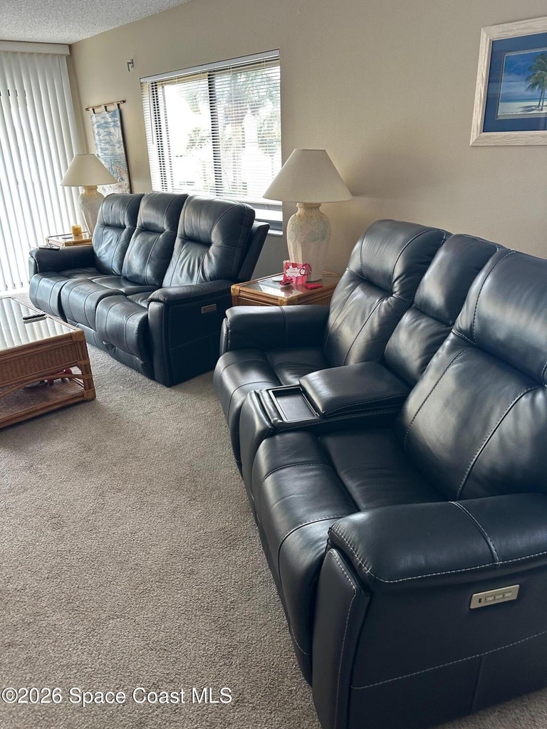 8494 Ridgewood Avenue - Photo 3