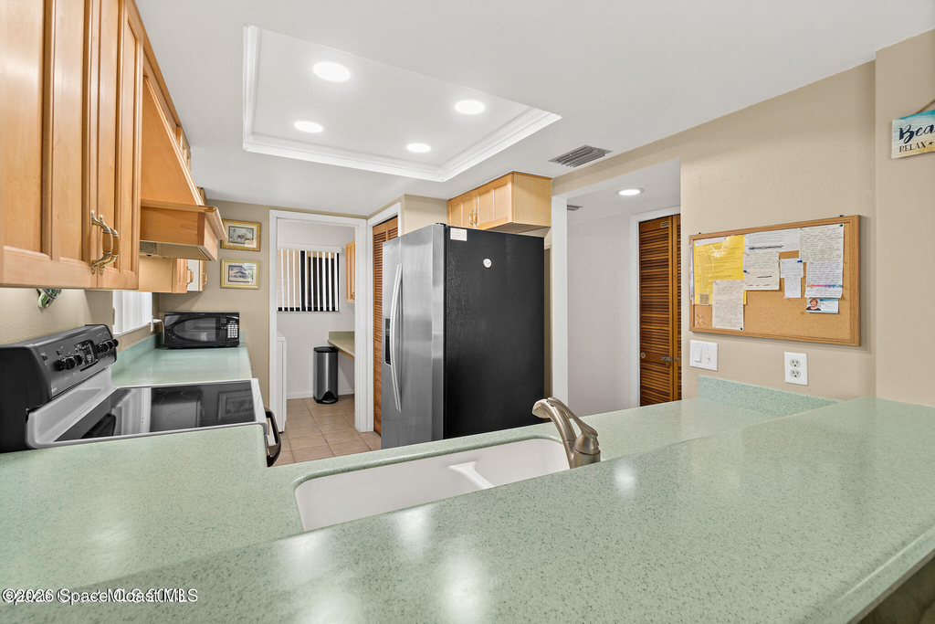 8494 Ridgewood Avenue - Photo 6