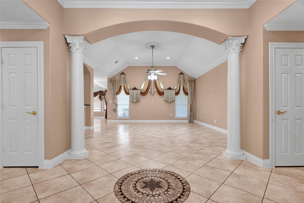 11207 Indian Trails Drive - Photo 2