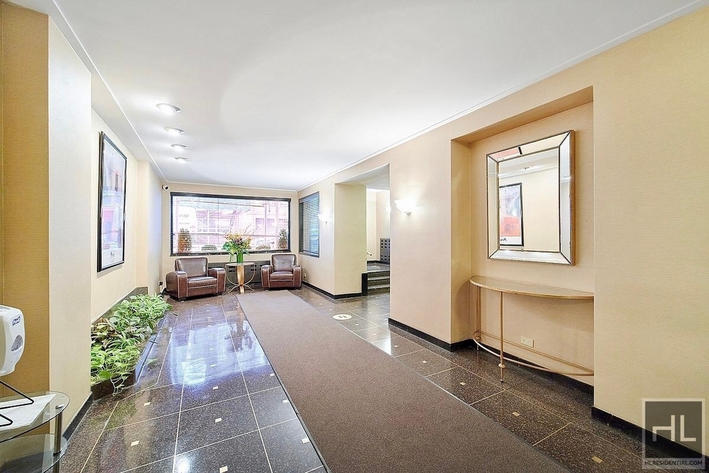 East 55 Street - Photo 12