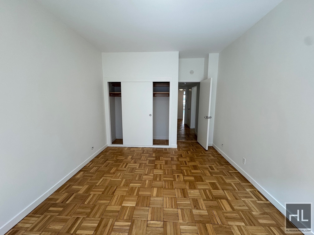 East 55 Street - Photo 4