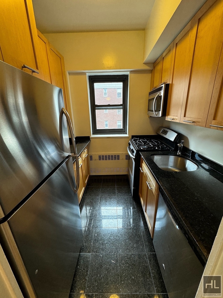East 55 Street - Photo 7