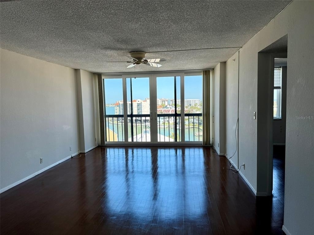 255 Dolphin Point - Photo 3