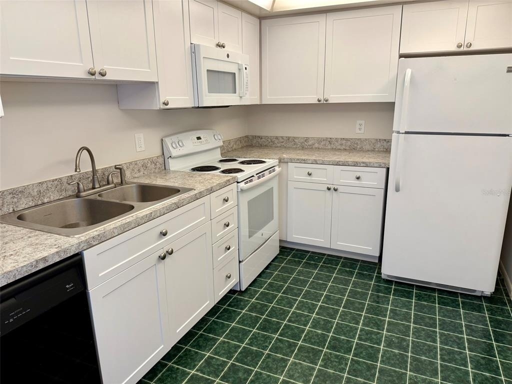 255 Dolphin Point - Photo 6
