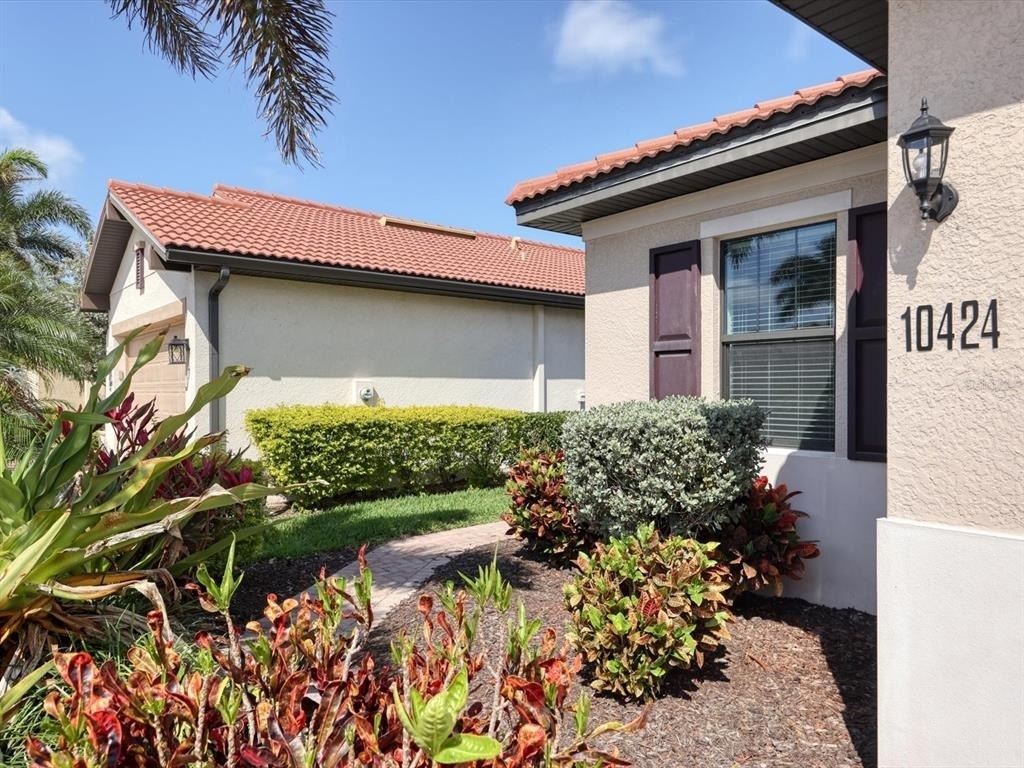 10424 Crooked Creek Drive - Photo 3