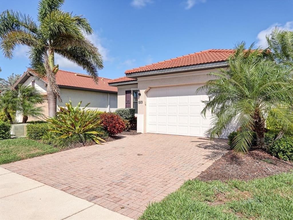 10424 Crooked Creek Drive - Photo 2