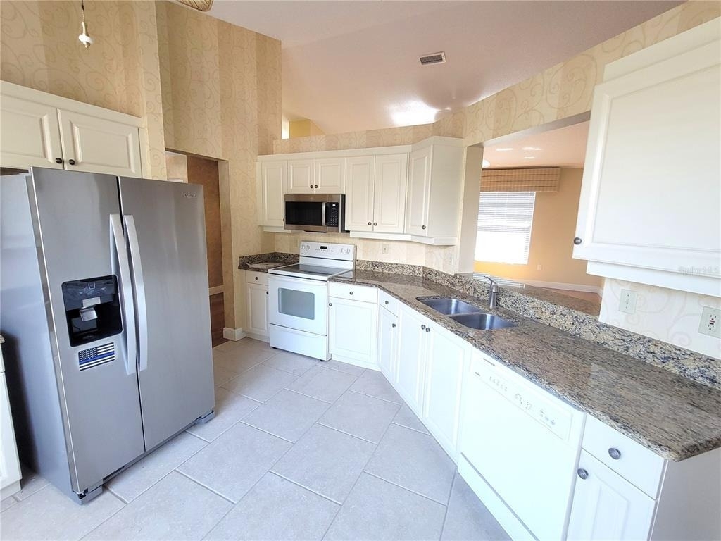 4220 Pinebrook Circle - Photo 7