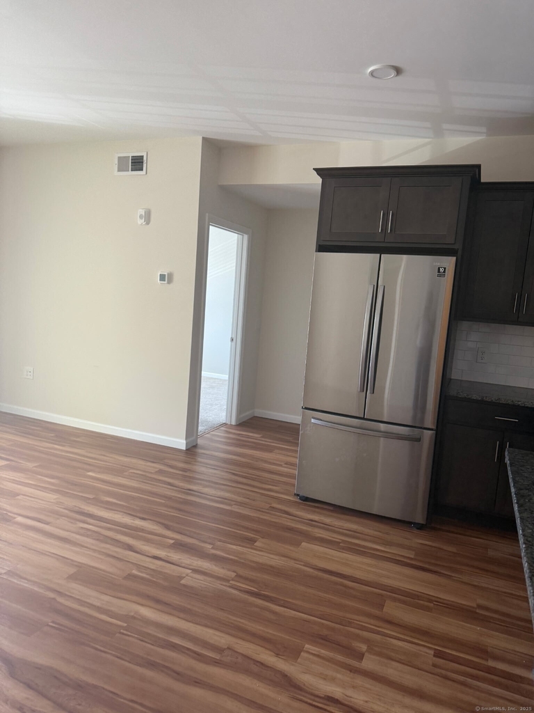 301 Main Street - Photo 2