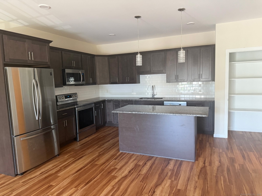 301 Main Street - Photo 3