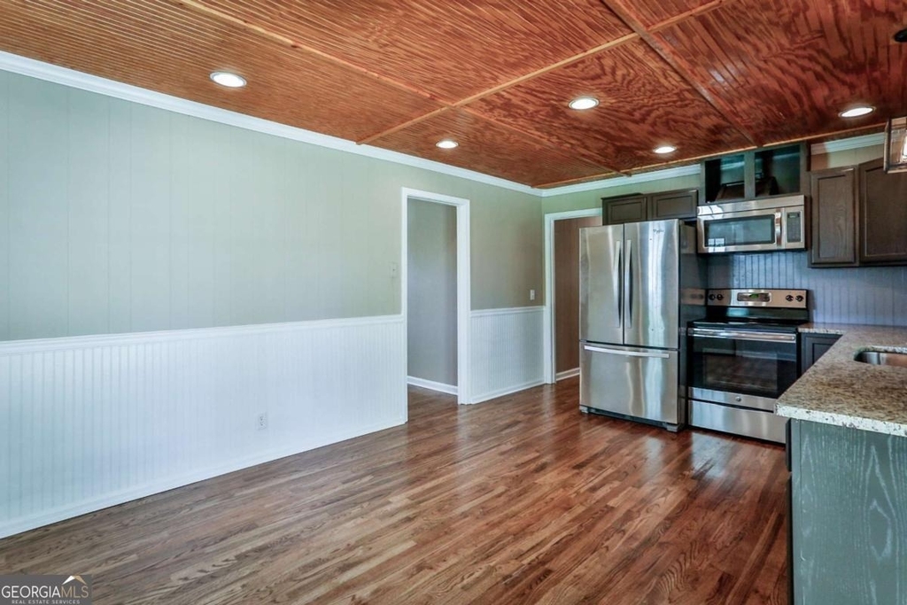 680 North Avenue - Photo 10