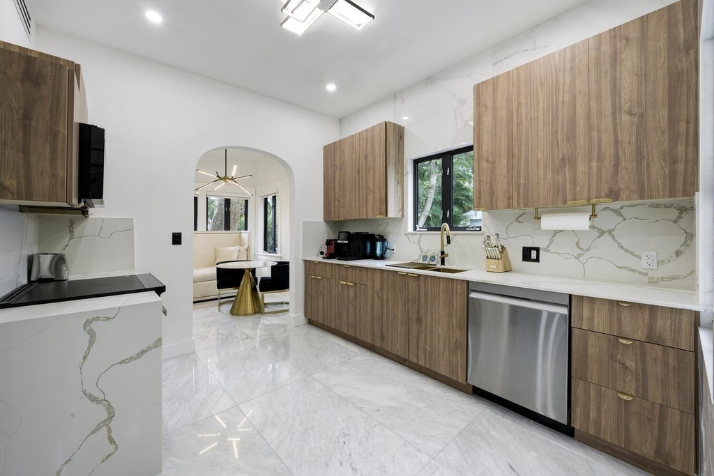 1629 S Lakeside Drive - Photo 3