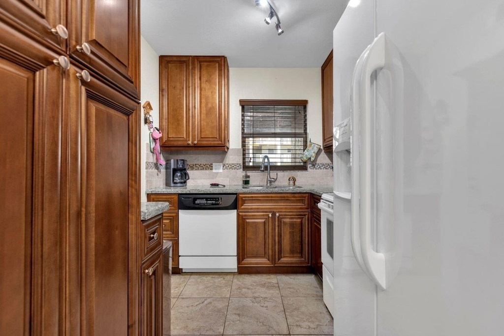 6850 Royal Palm Boulevard - Photo 14
