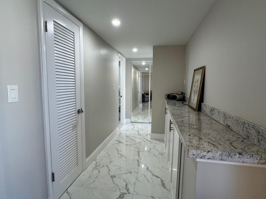 305 N Pompano Beach Boulevard - Photo 2