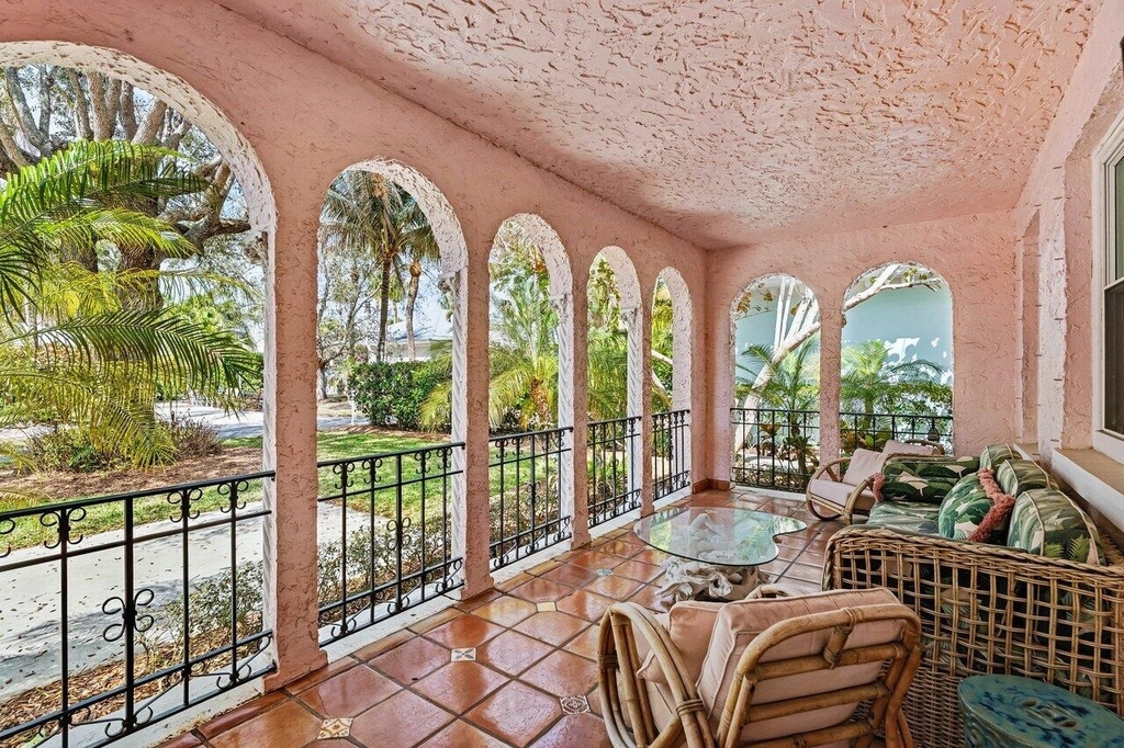 217 Se Coconut Avenue - Photo 1