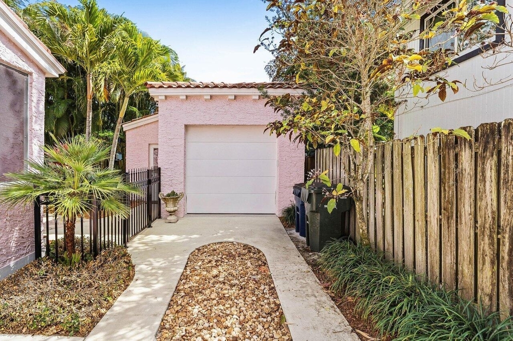 217 Se Coconut Avenue - Photo 8