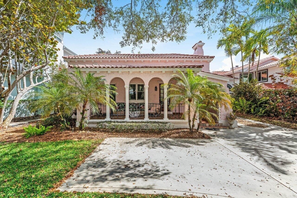 217 Se Coconut Avenue - Photo 0