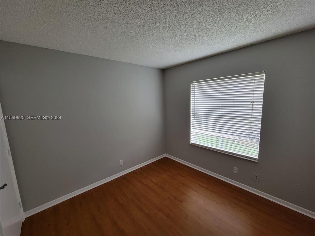 928 Falling Water Road - Photo 19